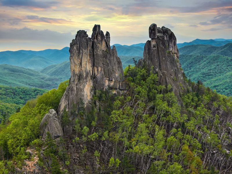 скалы, замок, тайга, парк драконов, приморский край Замок Парка Драконов. фото превью