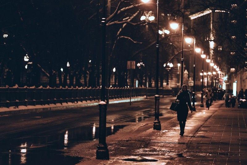 Москва, вечер, зима, силуэт Незнакомка фото превью