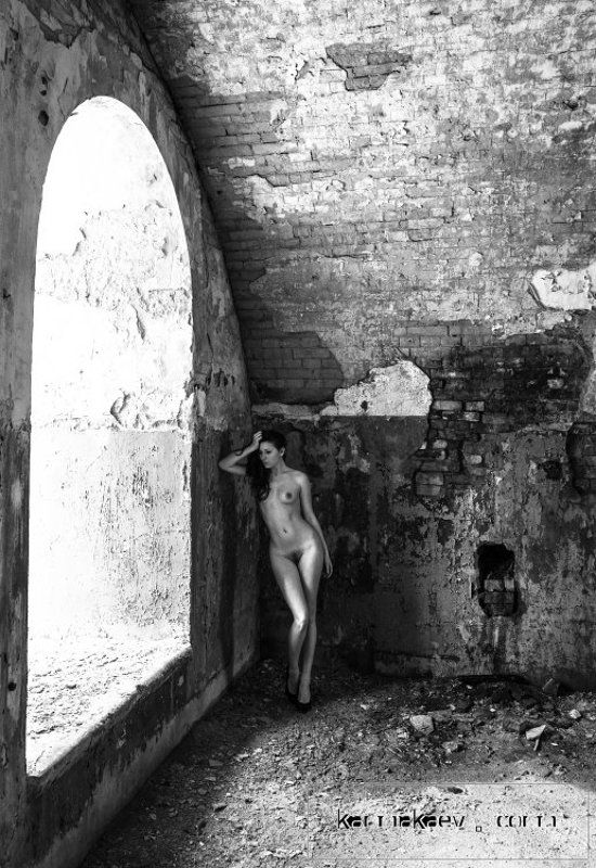 Aloofness фото превью