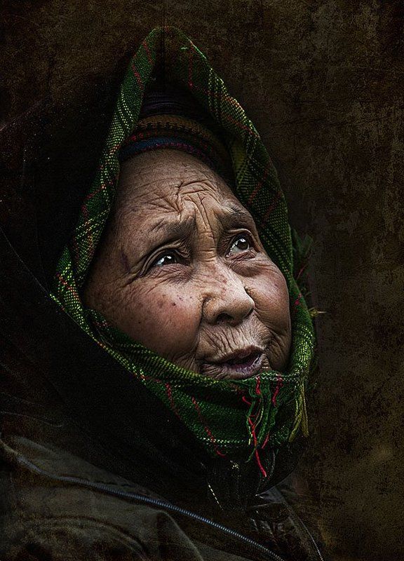 The old woman in Ma Le Market фото превью