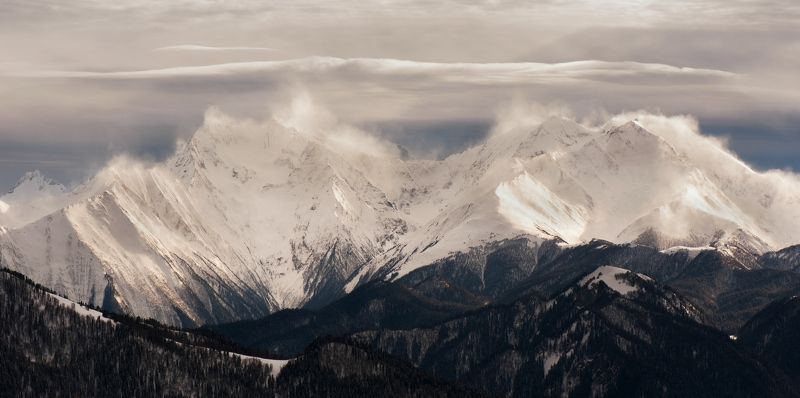 ВЕТЕР ПОДНИМАЕТ СНЕЖНЫЕ ФЛАГИ фото превью