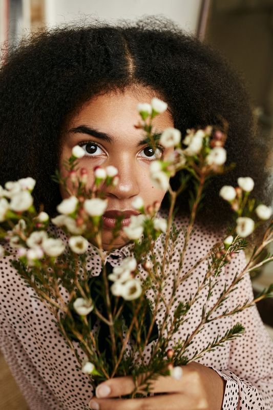 girl flowers portrait spring Karina&flowers фото превью