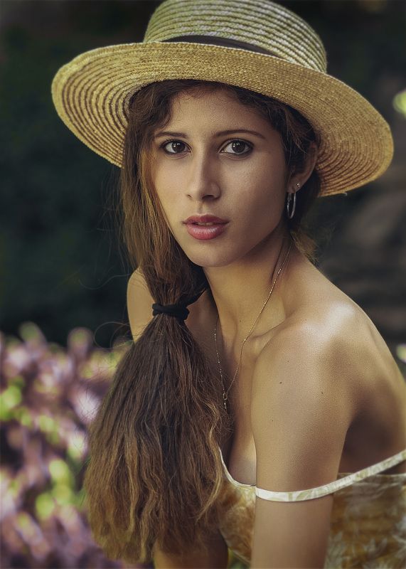 Canvas with beautiful Victoria фото превью