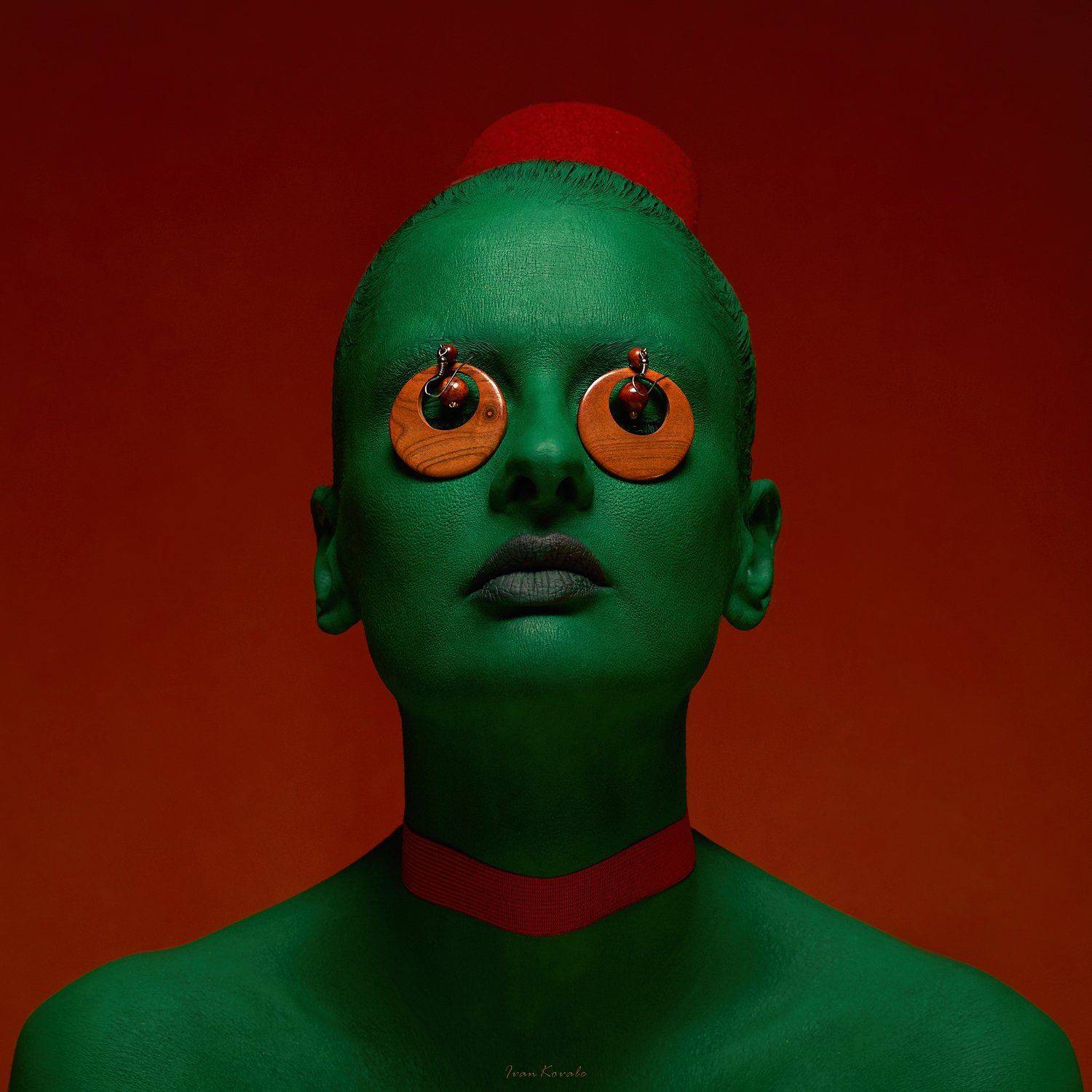 Флаг, красный, зеленый, красный, диктатура, бюллетень, глазница, на крючке, глаза, шея, удавка, кровь, Ковалёв Иван