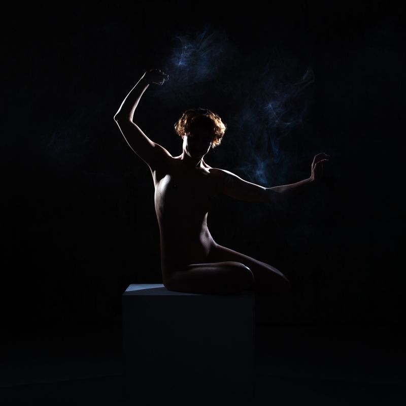 ню, девушка, дым, контровый свет, силуэт Ню фото превью