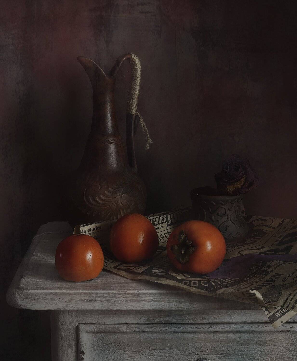 натюрморт,композиция,свет,кувшин,хурма,газета, Инаида