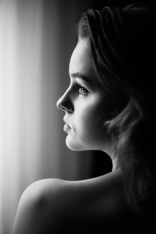 девушка, взгляд, черно-белое, волосы Молчание глубоко... фото превью