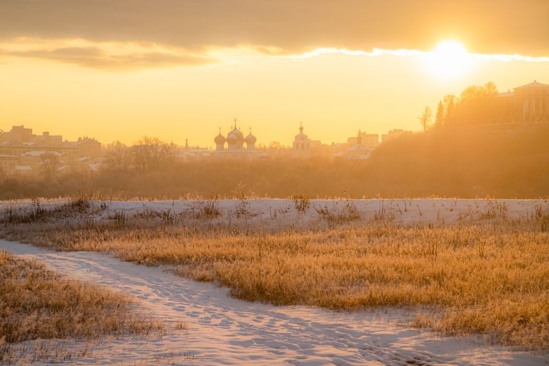 золото, закат, вечер, декабрь, зима, canon, прохладно, вятка, киров, город, пляж, солнце, ярко, монастырь, берег, снег, трава, 2020, дорожка, песок, Золотой закат фото превью