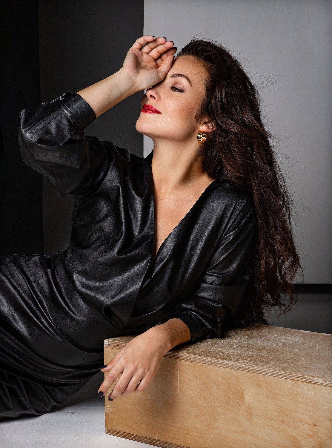 женский портрет, шикарная, красотка. девушка, фэшн, pretty woman, fashion, adult, lips, portrait, girl, attractive, pretty, model, hair, beautiful, natural, female, smile, beauty, studio, lady, elegance, glamour, curly, elegant,, Мелана Романова