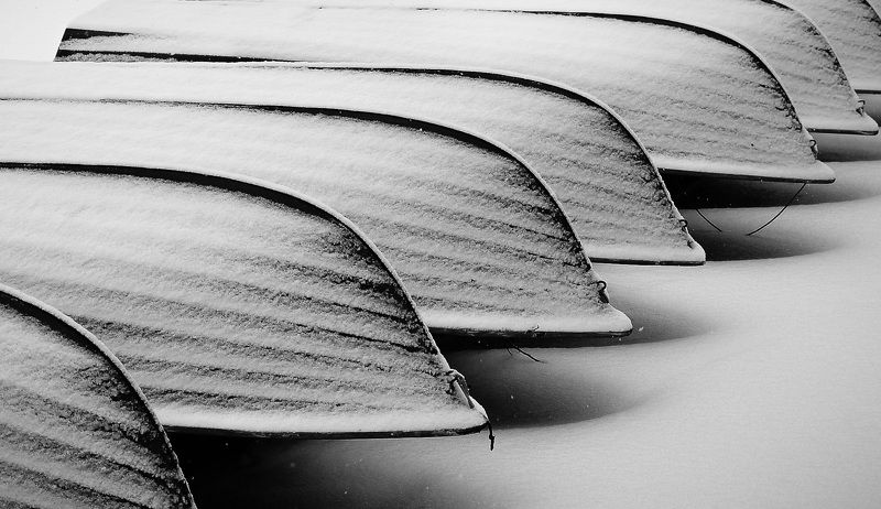 зима, свет, тень, фотография, ч/б, снег, лодки, парк Лодки. фото превью