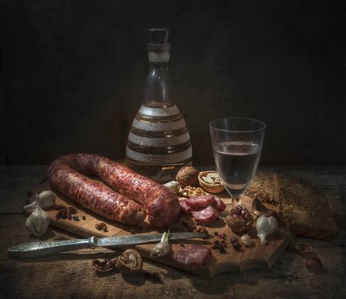 С колбасой...