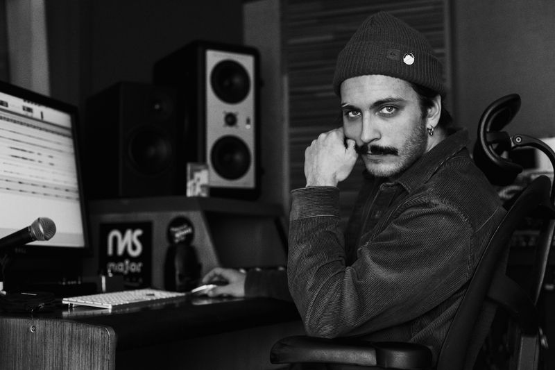 bw, man, portrait, studio, musician, zamirasozieva Daniel фото превью