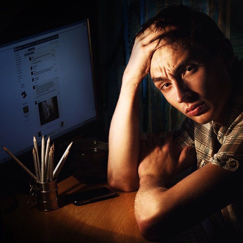 Ночной автопортрет на тему безвылазного сидения ВКонтакте:) фото превью