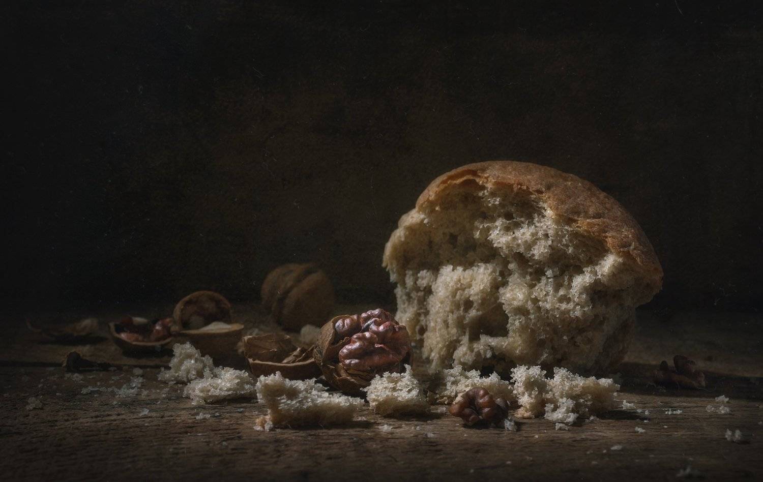 ломоть,хлеб,крошки,грецкие орехи,тёмный,деревенский,рустик,скорлупа, Владимир Володин
