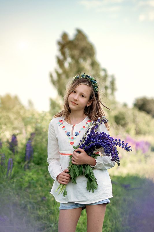 люпины, букет, фиолетовый, лето, портрет, девочка, девушка, детство, цветы, поле, природа *** фото превью