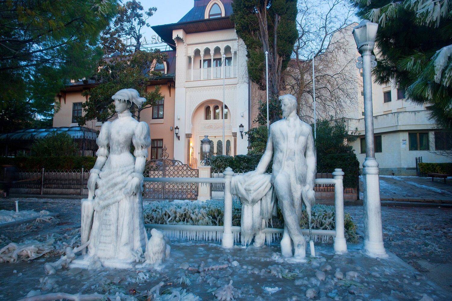 крым, ялта, набережная, циклон, море, пляж, волна, пейзажи крыма, мороз, набережная ленина, лед, холод, зима в ялте, Serge Titov