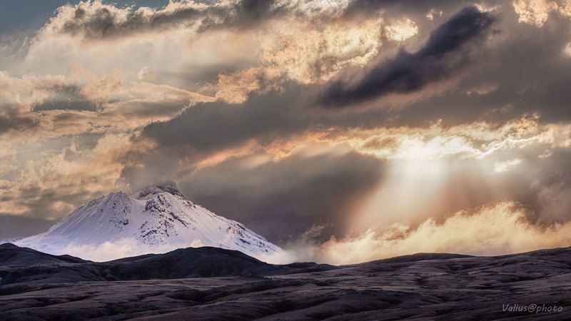 камчатка, вулкан, пейзаж, путешествие, россия Рассвет над вулканом фото превью