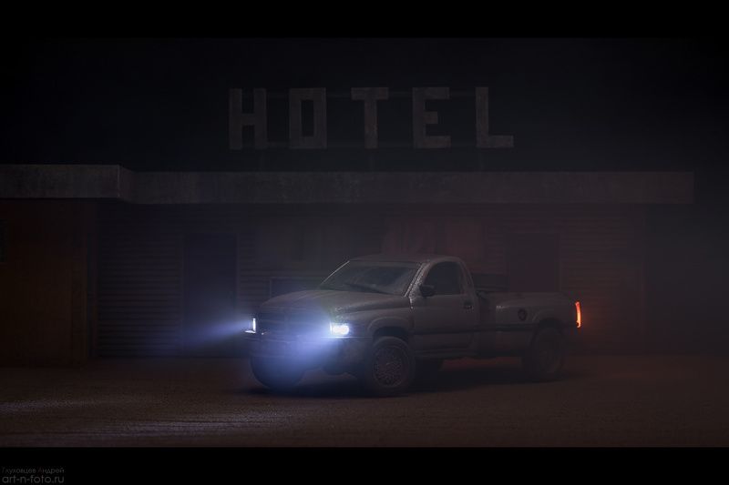 dodge ram, toy photography, toyphoto, автомобиль, игрушка, модель, туман, ночь, заброшенный отель, масштабная модель, моделизм, scalemodel Dodge RAM фото превью