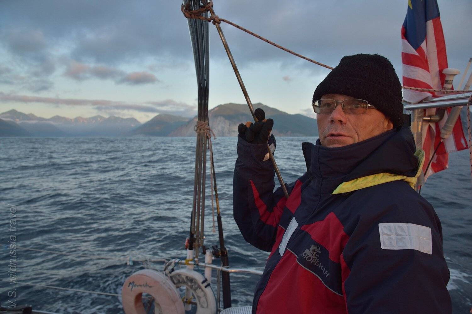 Курилы, Курильские острова, Камчатка, экспедиция, шагнивнеизведанное, путешествие, моряк, море, яхта, горы, очки, удивление, Владимир Столяров