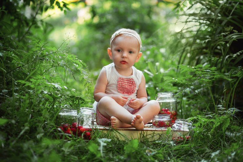 клубника, виктория, ягода, лето, сладкий, малыш, ребенок, портрет, детство, витамины, вкусно *** фото превью
