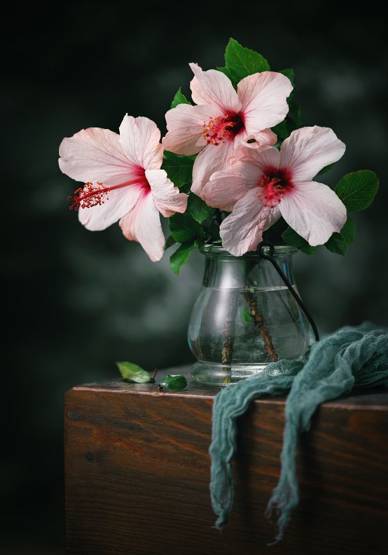 Цветочки на столе Цветочки на столе. фото превью