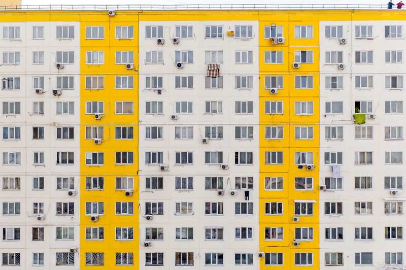 соседи, дом, окна, ритм, желтый, белый, репортаж, улица, этажи, жизнь, Соседи фото превью