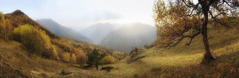 Панорама осеннего Архыза фото превью
