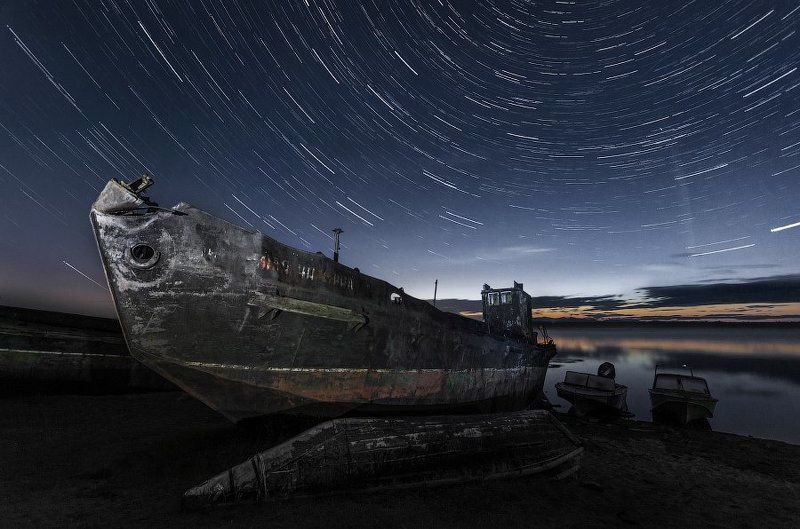 Байкал, Баргузин, Брошенные корабли, Звездные треки, Звезды, Корабли, Набережная реки баргузин, Ночь, Ржавые корабли, Сибирь, Усть-Баргузин Брошенные корабли в п.Усть-Баргузин фото превью