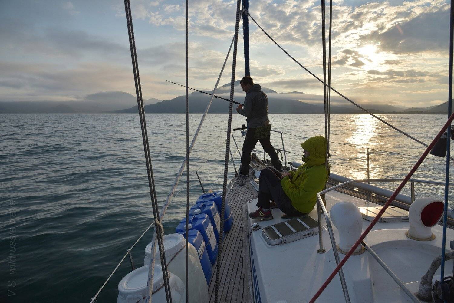 Курилы, Курильские острова, Камчатка, экспедиция, шагнивнеизведанное, путешествие, рыбалка, удочка, силуэт, закат, море, горы, Владимир Столяров
