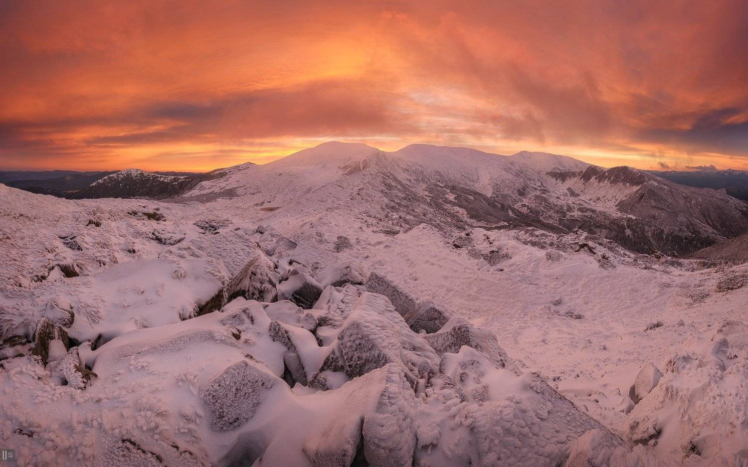 uranus235, nightphotoua, пейзаж, рассвет,  горы, карпаты, черногора, украина, несамовитое, туркул, ребра, гутин-томнатик, шпицы, гомул, кизлы, хребет, облака, дымка, озеро, камни, жереп, сосна, снег, наледь, мороз, путешествие, природа, осень, зима, U-235