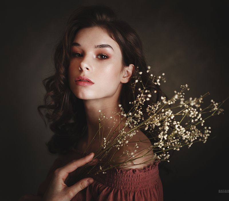 портрет, девушка, молодая, гипсофила, цветы, трава, Настя фото превью