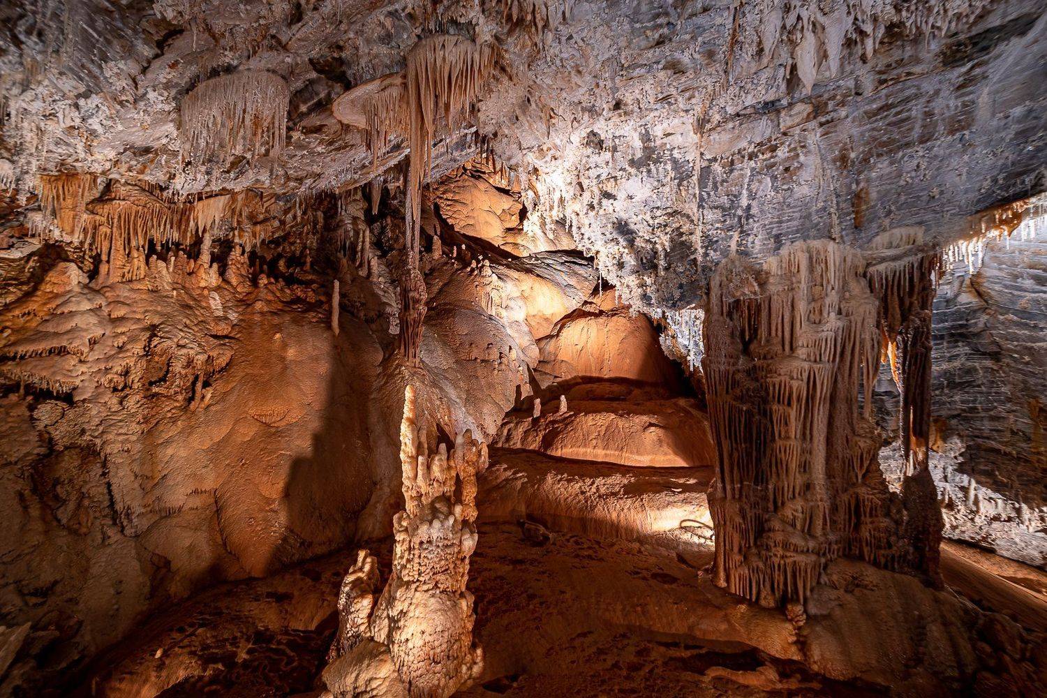 chasm; caving; geology; rocks; stalactites; stalagmites; france; aude, Sib&eacute;