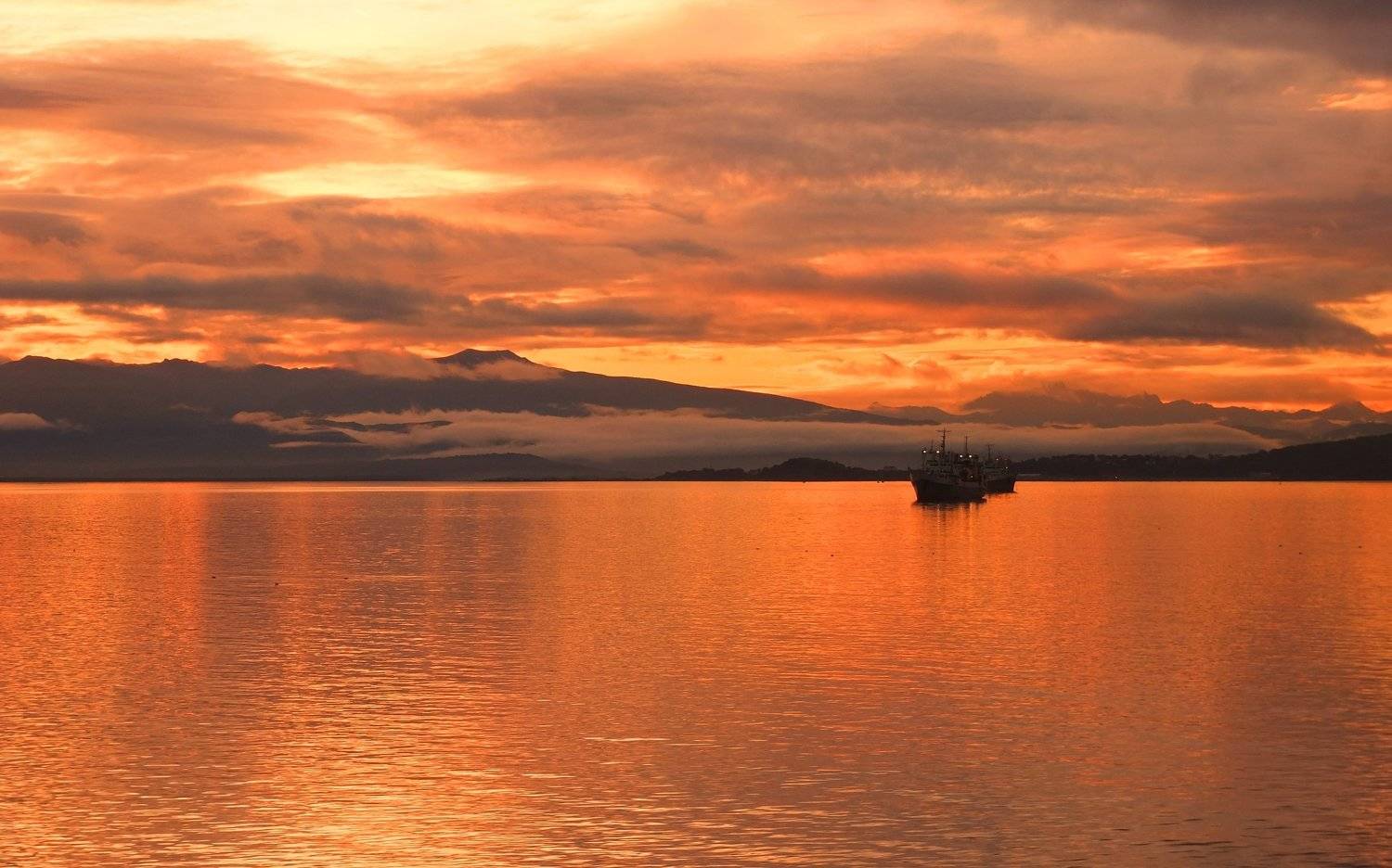 bay, evening, ocean, sunset, horizon, color, color, ship, volcano, haze, Сергей Андреевич