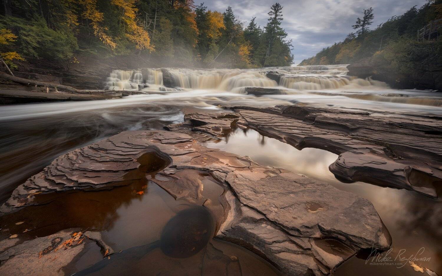manido falls, presque isle river, porcupine mountains wilderness state park, upper peninsula, michigan, usa, Майк Рейфман