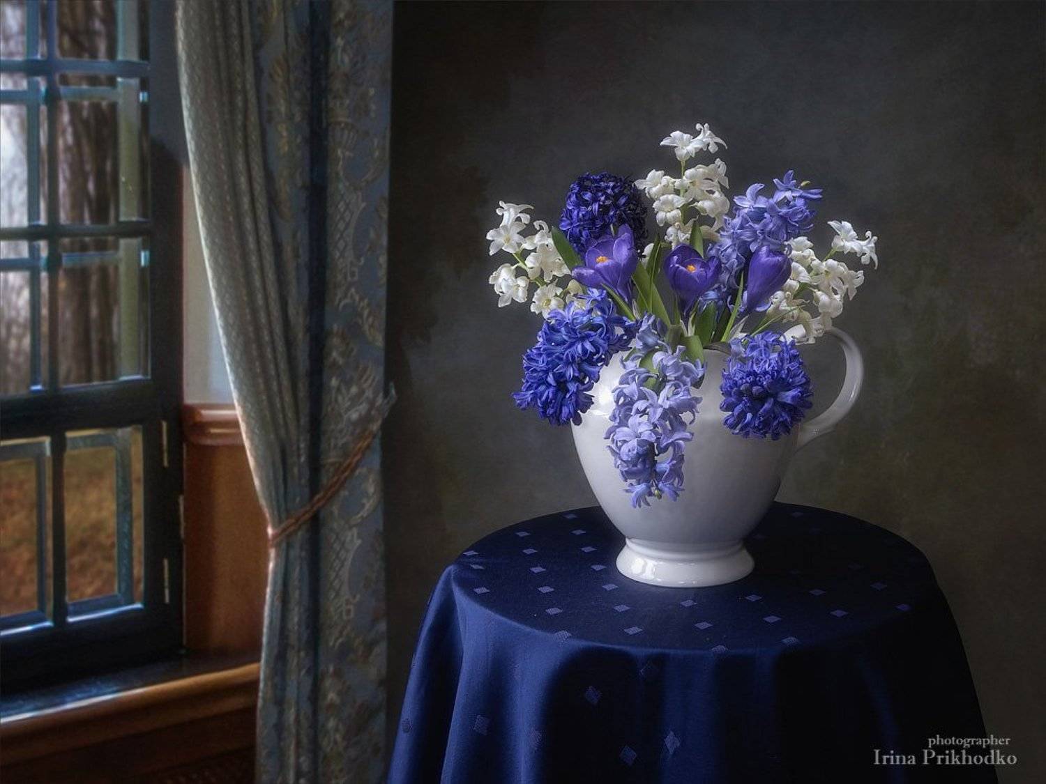 натюрморт, весенние цветы, букеты, гиацинты, крокусы, художественное фото, фотокартина, Ирина Приходько