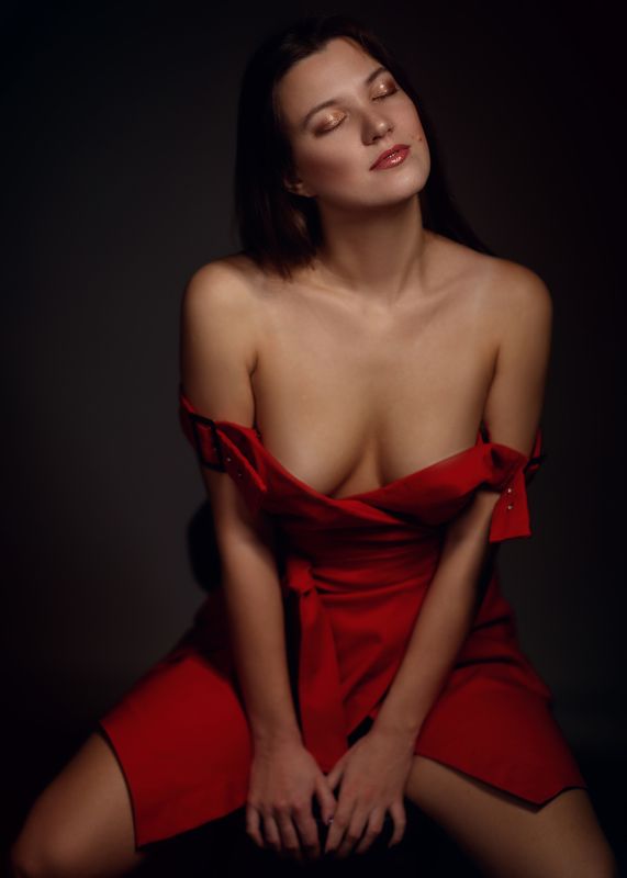 In Red фото превью