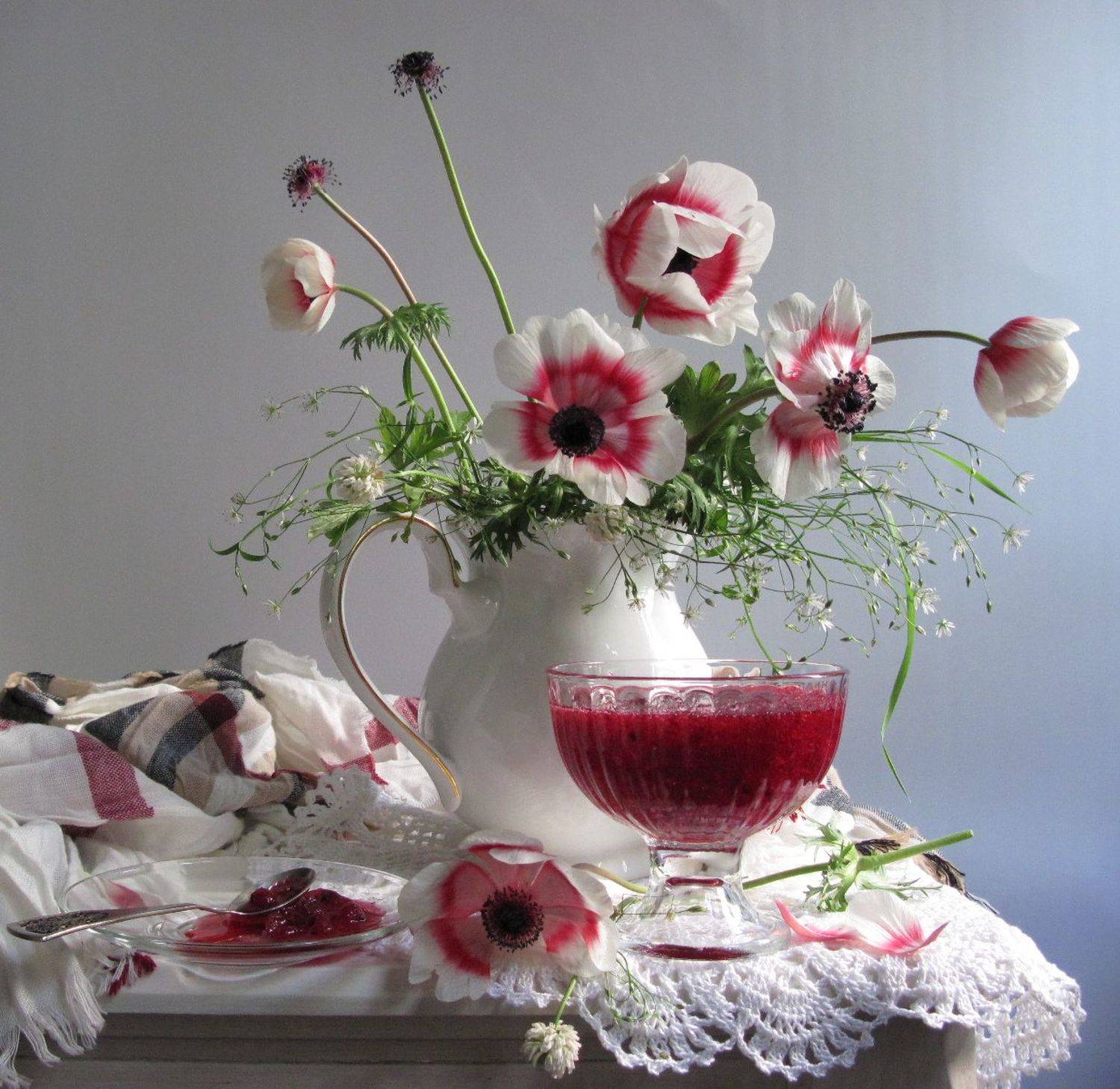 цветы, букет, анемоны, клевер, варенье, креманка, кувшин, фарфор, стекло, шарф, Наталия Тихомирова