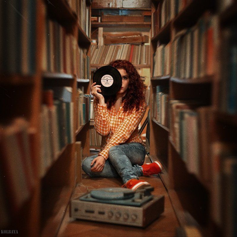 Librarian girl фото превью