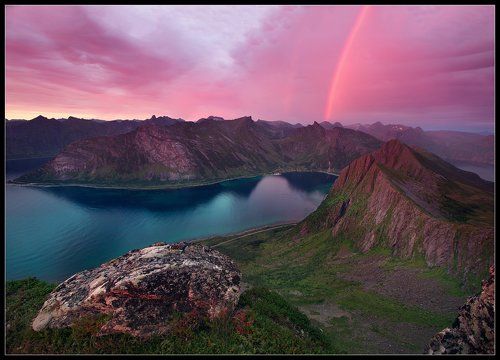 Закат над зубьями скал.