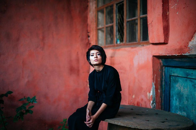 Девушка, Красный луч Красное и черное II фото превью