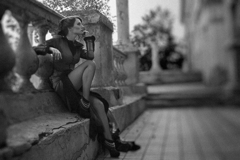 Expressive girl фото превью