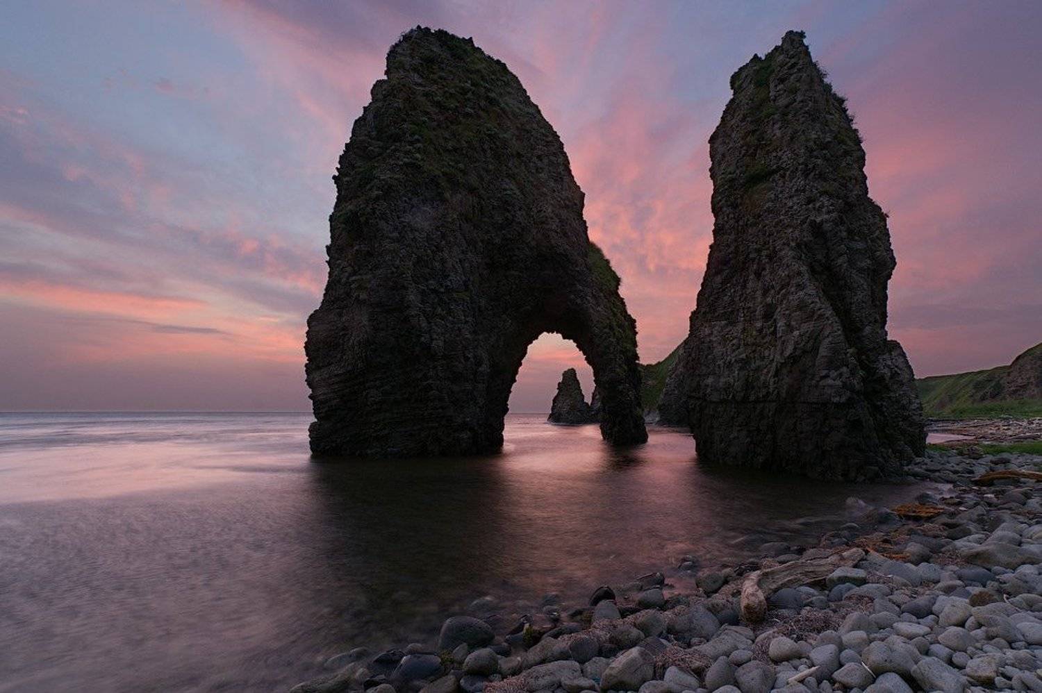 Арка, Берег, Бухта, Галька, Закат, Золотая, Итуруп, Кекур, Море, Облака, Охотское море, Скала, Южные курилы, Алексей Харитонов