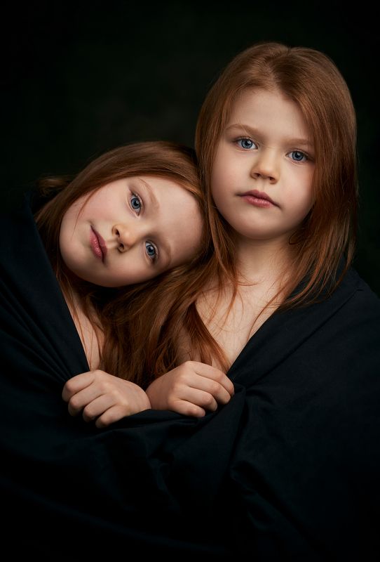 portrait, girl, lowkey, black, beautiful, pretty, eyes, lips, redhead, freckles, ginger, рыжая, портрет, девочки Sisters фото превью