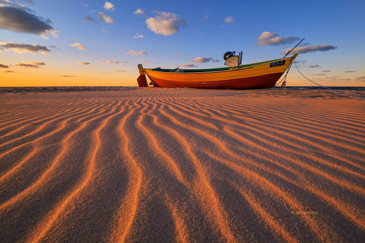 Baltic Sea, sunset, sea, beach, sand, sky, clouds, boat, landscape, Roman Hudzik