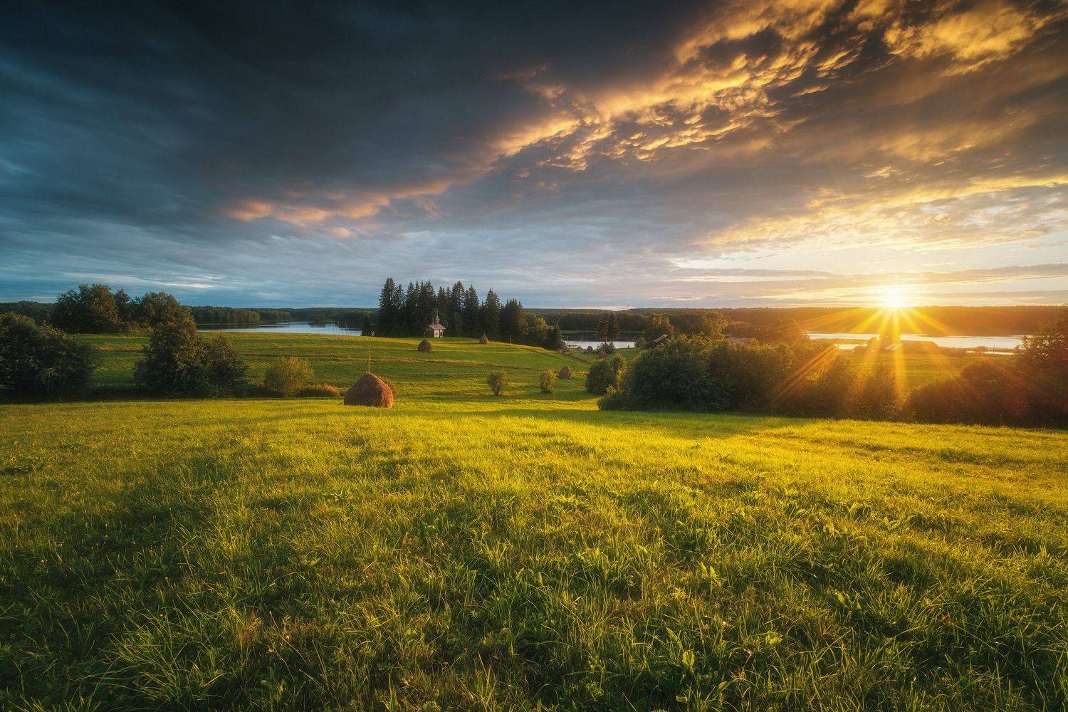 россия, архангельская область, русский север, кенозеро, кенозерье, национальный парк, пейзаж, природа, церковь, озеро, мыза, закат, стог, луг, лето, сенокос, радуга, Оборотов Алексей