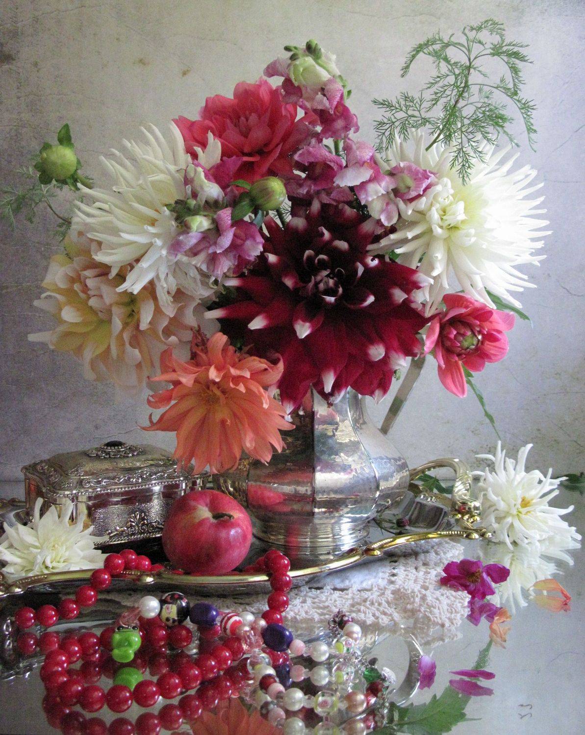цветы, букет, георгины, львиный зев, бижутерия, бусы, кувшин, поднос, шкатулка, винтаж, Наталия Тихомирова