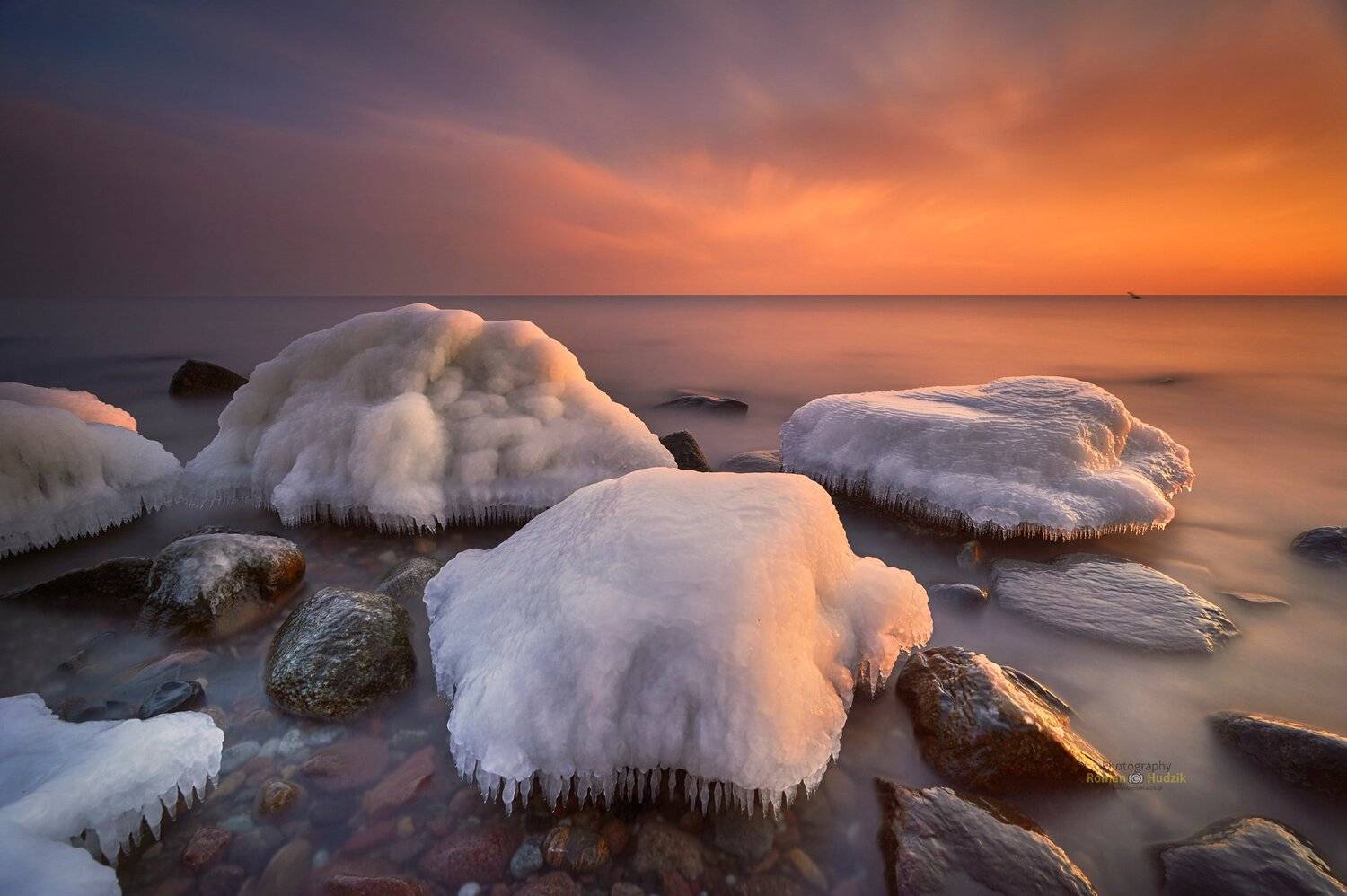 The Baltic Sea, the sea, sunrise, clouds, landscape, waves, stones, winter, Roman Hudzik