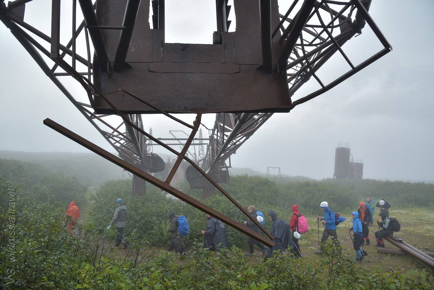 Курилы, Курильские острова, Камчатка, экспедиция, шагнивнеизведанное, путешествие, поход, туман, группа, руина, мачта, дорога, маршрут, Владимир Столяров
