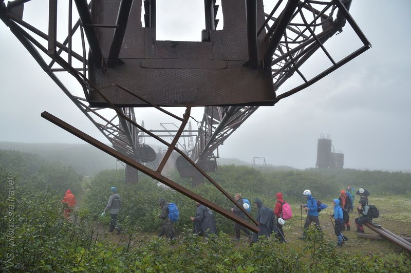 Курилы, Курильские острова, Камчатка, экспедиция, шагнивнеизведанное, путешествие, поход, туман, группа, руина, мачта, дорога, маршрут Яхтенная экспедиция на Северные Курилы (из альбома) фото превью