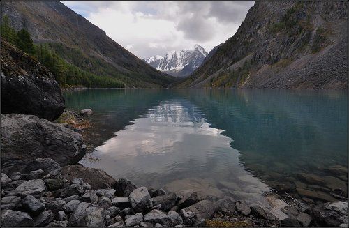 Осень на красивом озере